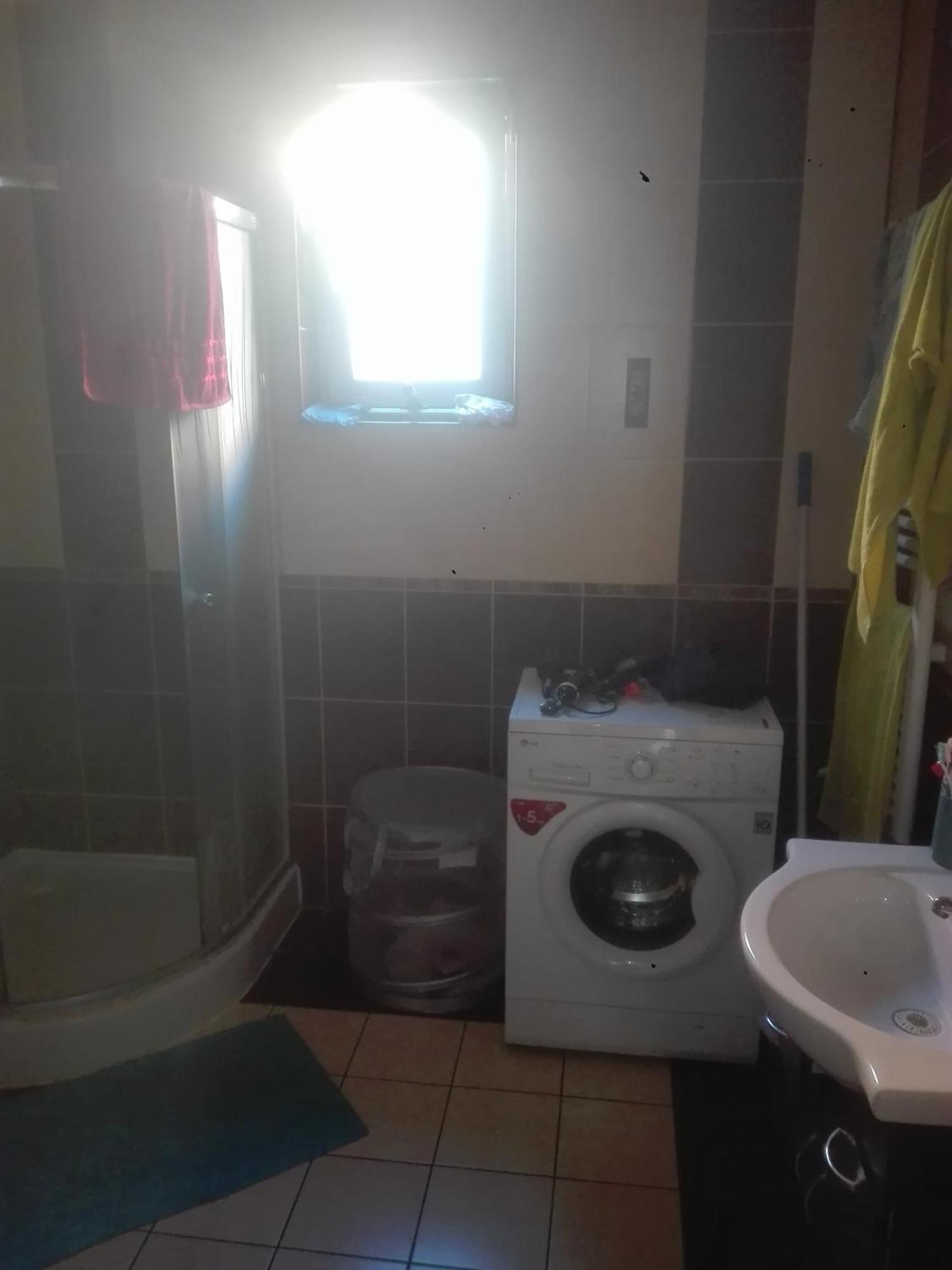 Halex 3 Apartment Bojna Bilik gambar